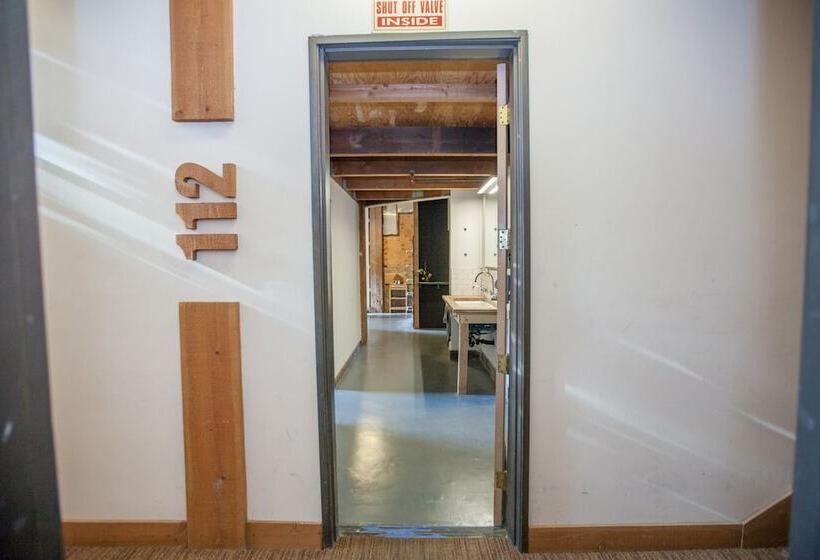 הוסטל Podshare Dtla