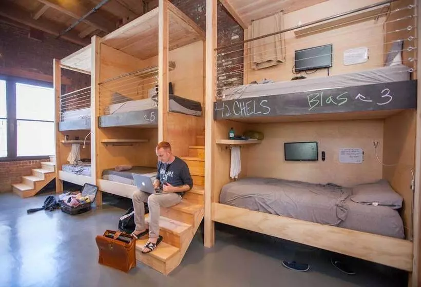 Retkeilymaja Podshare Dtla