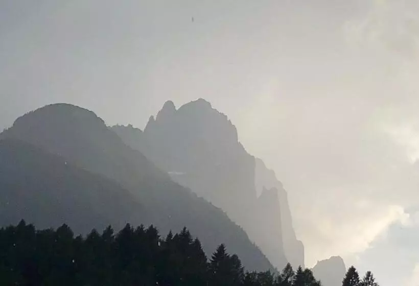 ベッドアンドブレックファースト Camere Nordest Sudest  Conca Agordina