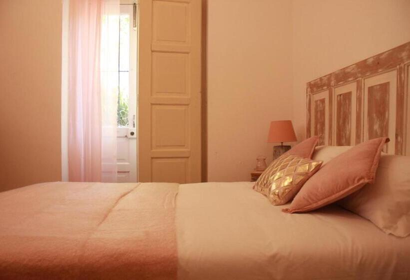 تختخواب و صبحانه Lanui Vintage Guest House