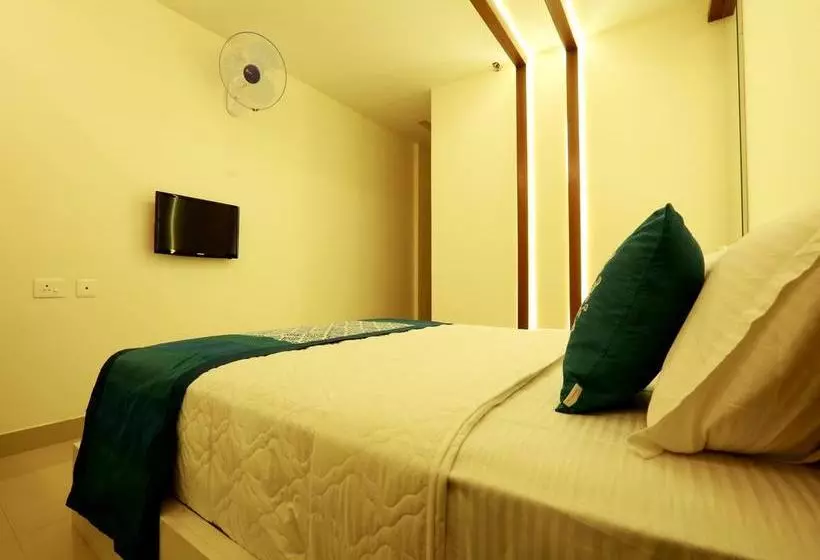 ホテル Oyo Rooms Main Road Sulthan Bathery Chungham Junction