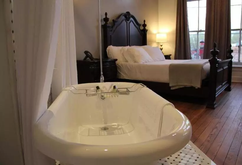 Hotelli The Inn On The River