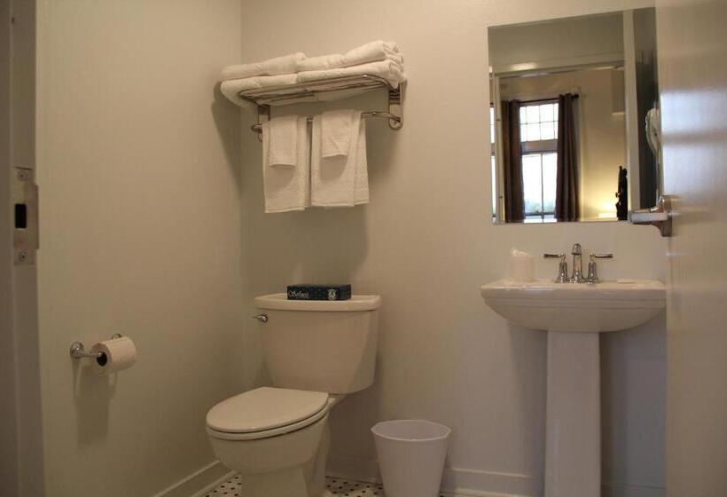 בית מלון כפרי The Inn On The River