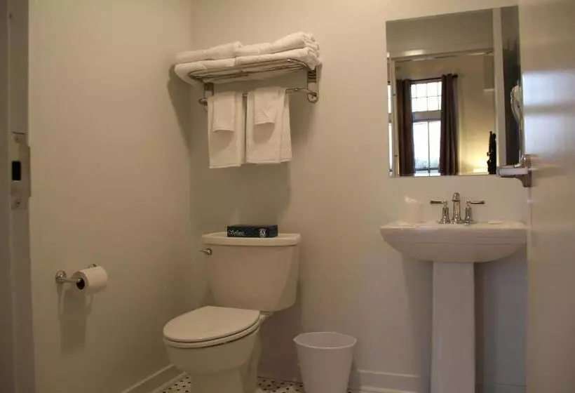 Hotelli The Inn On The River