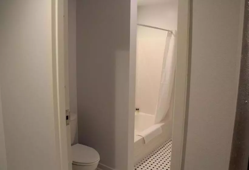 Hotelli The Inn On The River