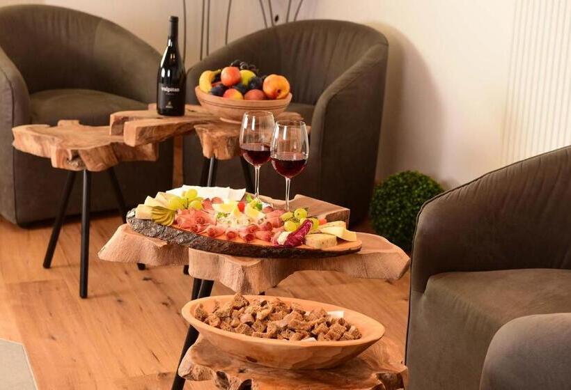 Отель Tirolerhof