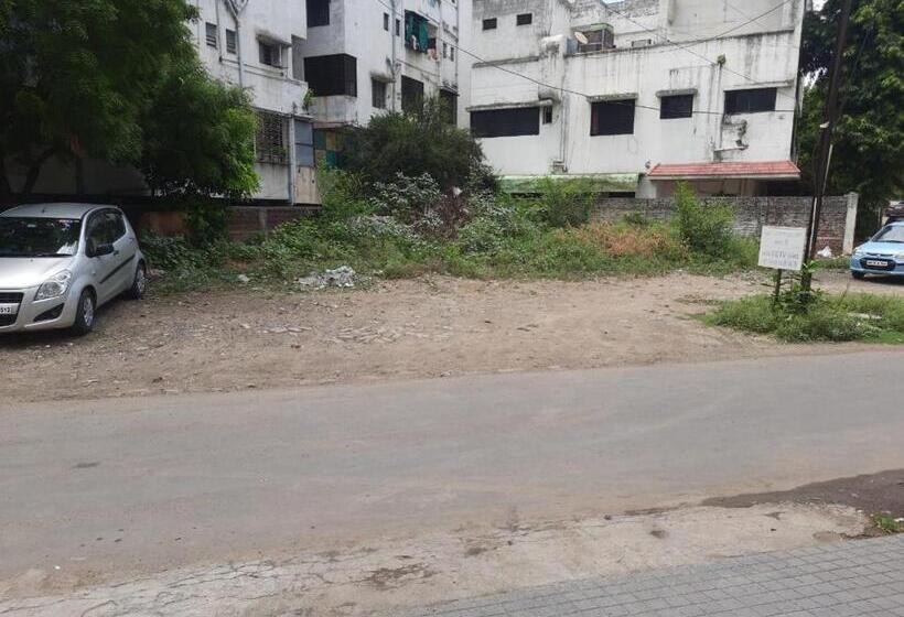 בית מלון כפרי Treebo Ivory House