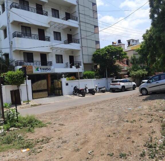 בית מלון כפרי Treebo Ivory House