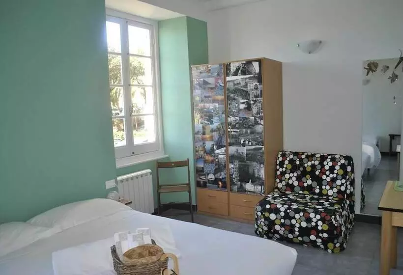 ベッドアンドブレックファースト Al Piccolo Scoglio   Room & Breakfast