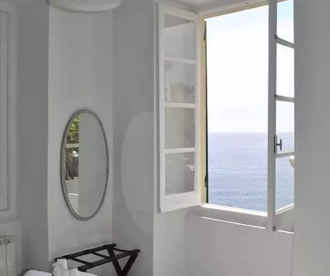 ベッドアンドブレックファースト Al Piccolo Scoglio   Room & Breakfast