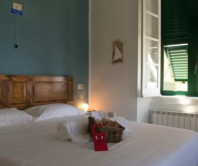 ベッドアンドブレックファースト Al Piccolo Scoglio   Room & Breakfast
