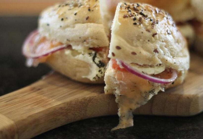 ベッドアンドブレックファースト Gingerbread Restaurant &