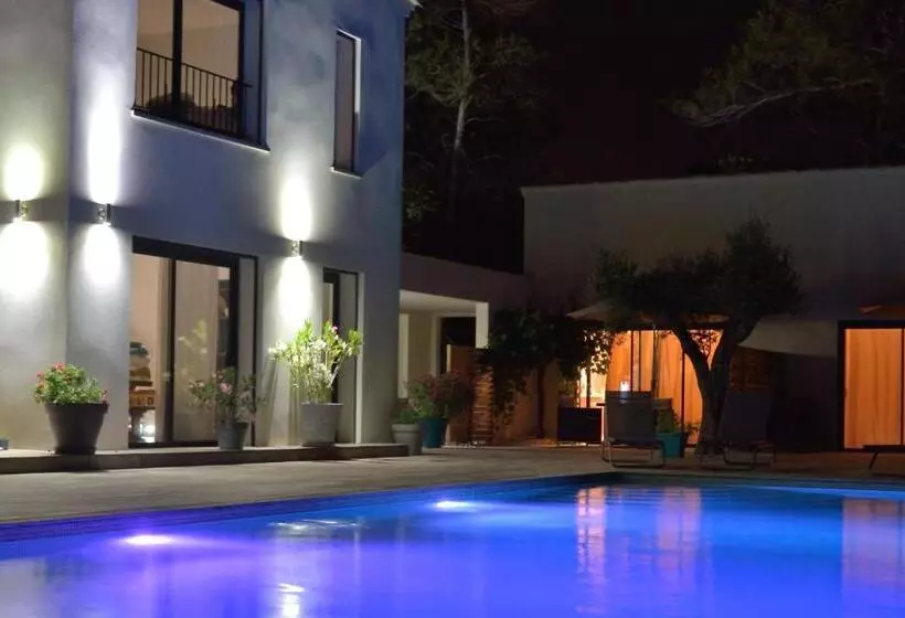 ベッドアンドブレックファースト Sous Les Oliviers   Jacuzzi   Studios De Standing Tout équipés