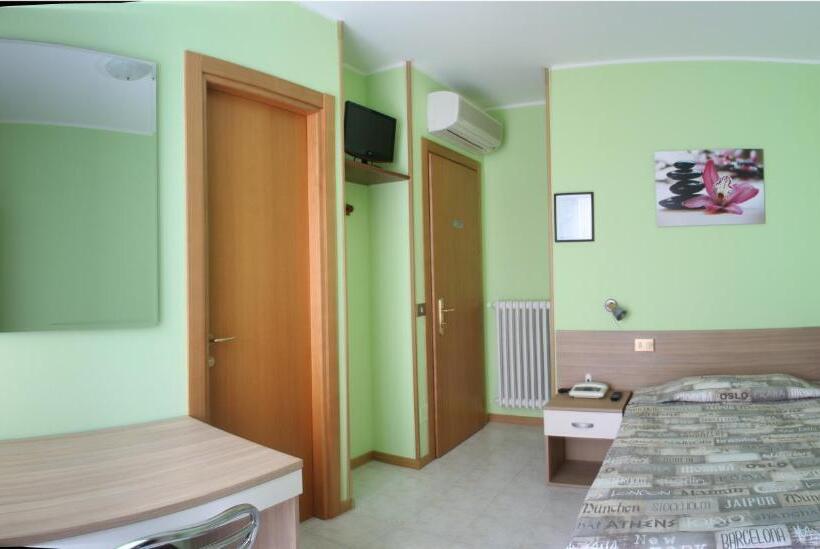 Отель Albergo Esperia