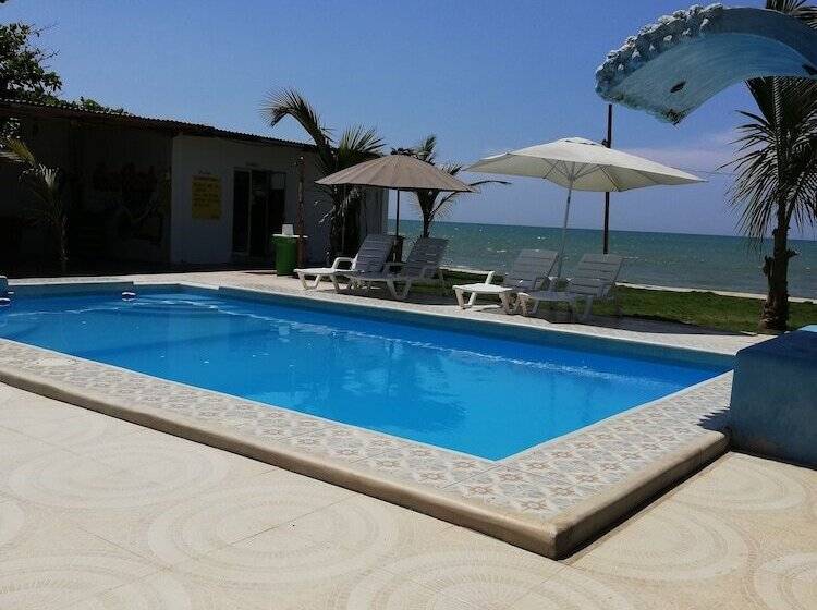 Hotel Hospedaje Cueva Beach