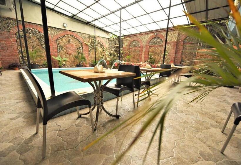 Kazbegi Hotel Batumi