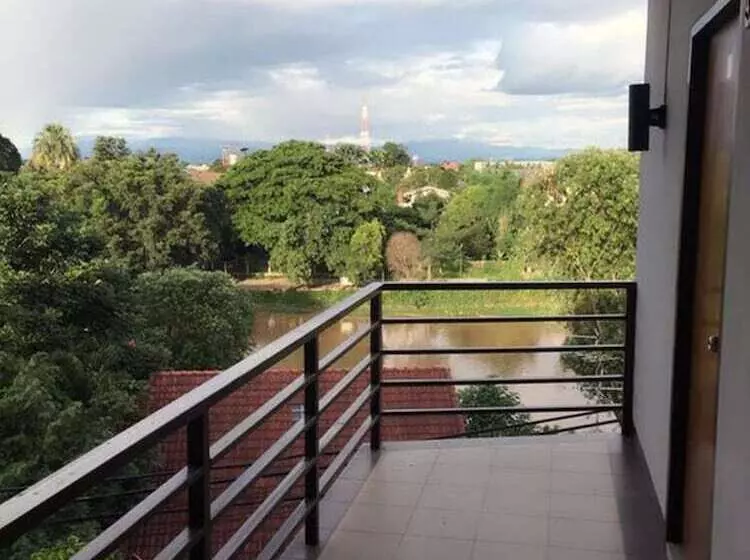 مُتل Room Riverside