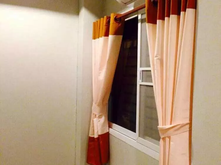 مُتل Room Riverside
