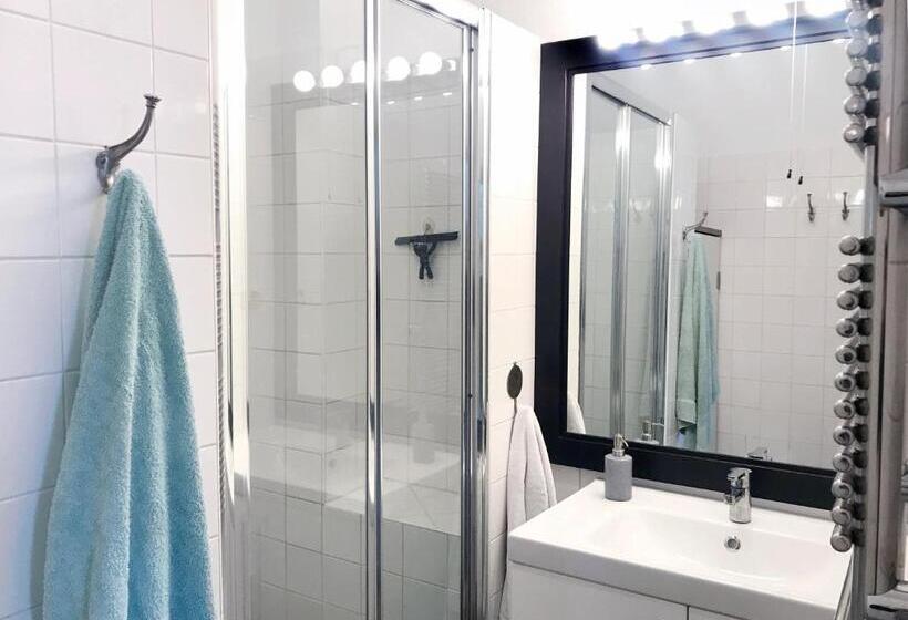 Authentic Amsterdam Bed And Breakfast Rai