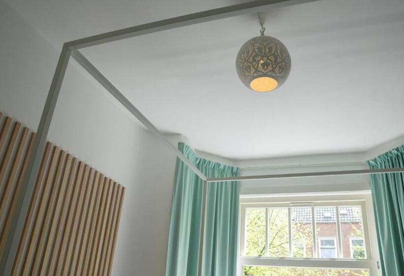 Authentic Amsterdam Bed And Breakfast Rai