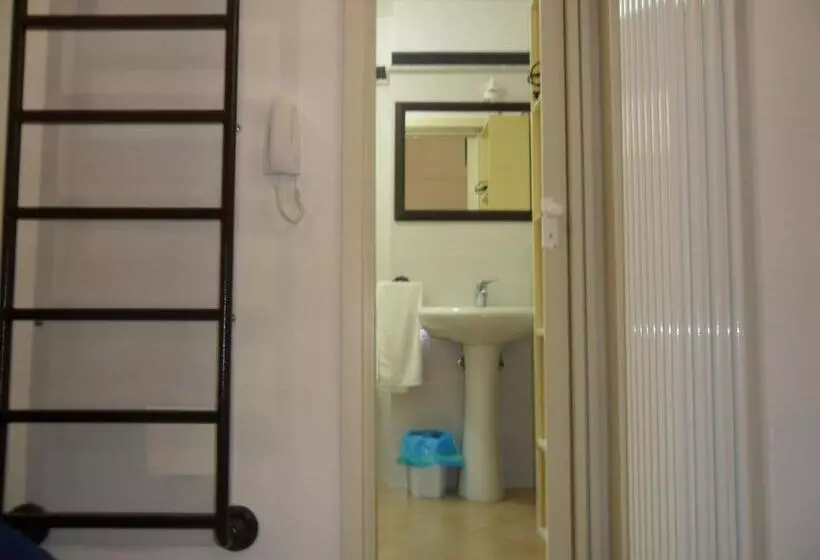 Aamiaismajoitus (B&B) La Stanza Alternativa