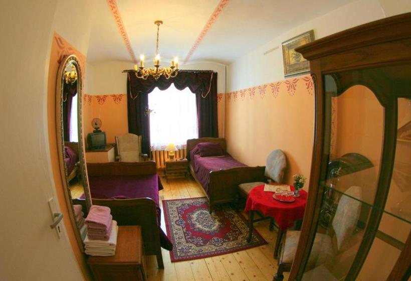 هتل Cantervilla Castle