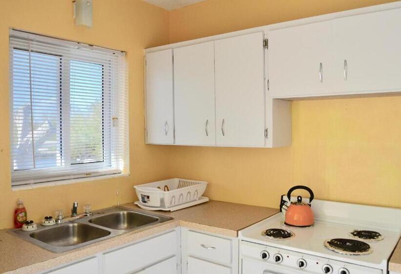 استراحتگاه Waterway Condos