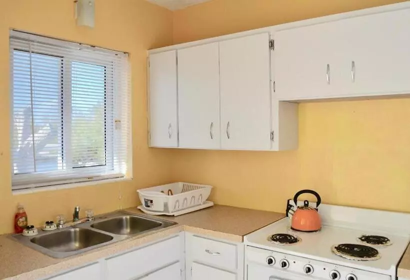 استراحتگاه Waterway Condos