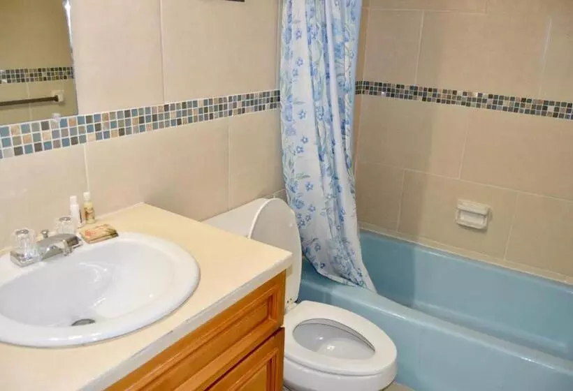 استراحتگاه Waterway Condos