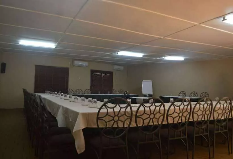 هتل Sindola Safari Lodge