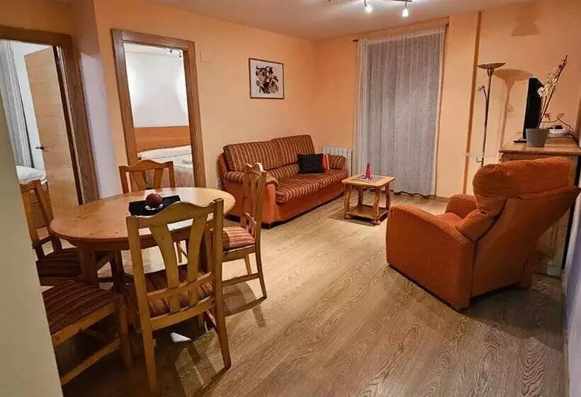 Apartamentos Canfranc Pueblo 3000