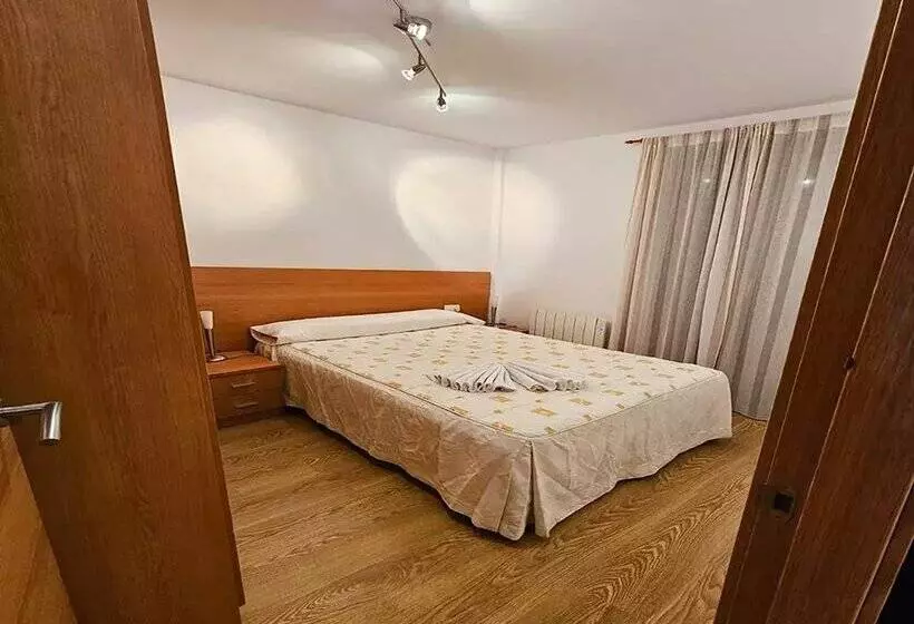 Apartamentos Canfranc Pueblo 3000