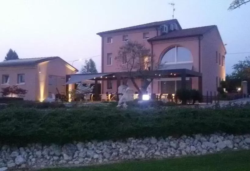 ベッドアンドブレックファースト Agrialloggi La Palazzina