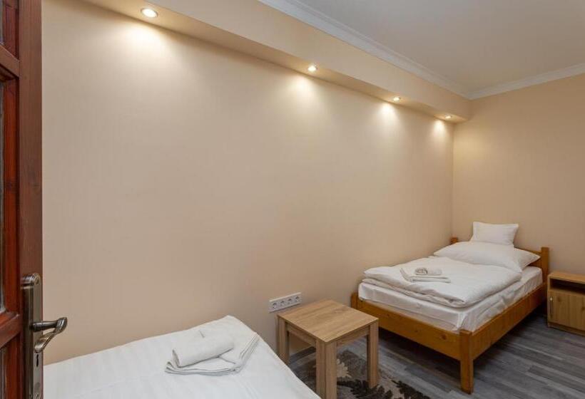 مبيت وإفطار Illés