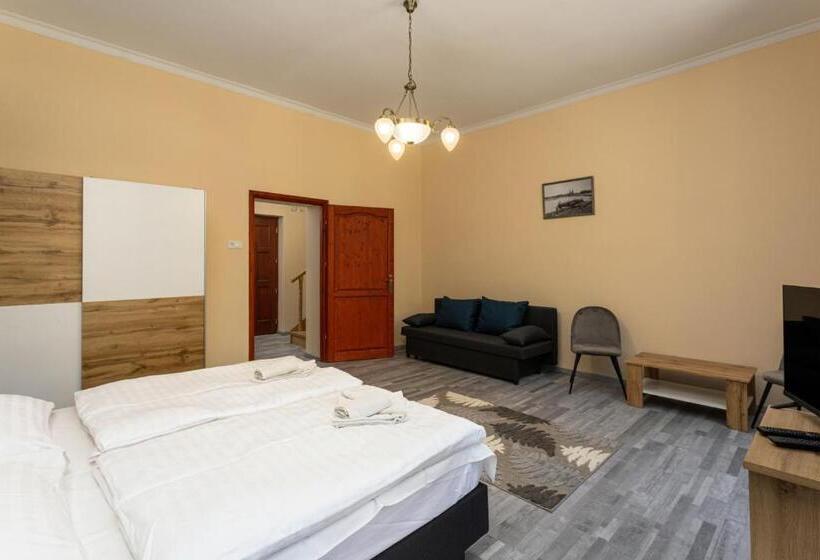 مبيت وإفطار Illés