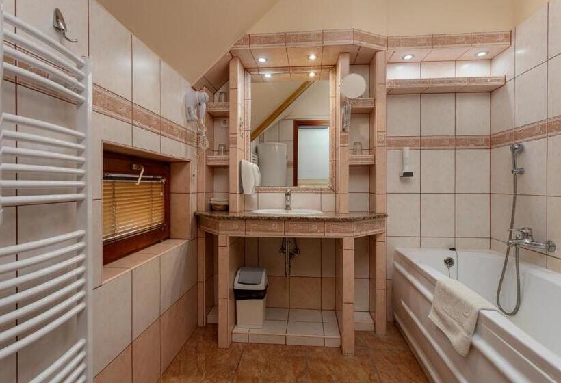 مبيت وإفطار Illés