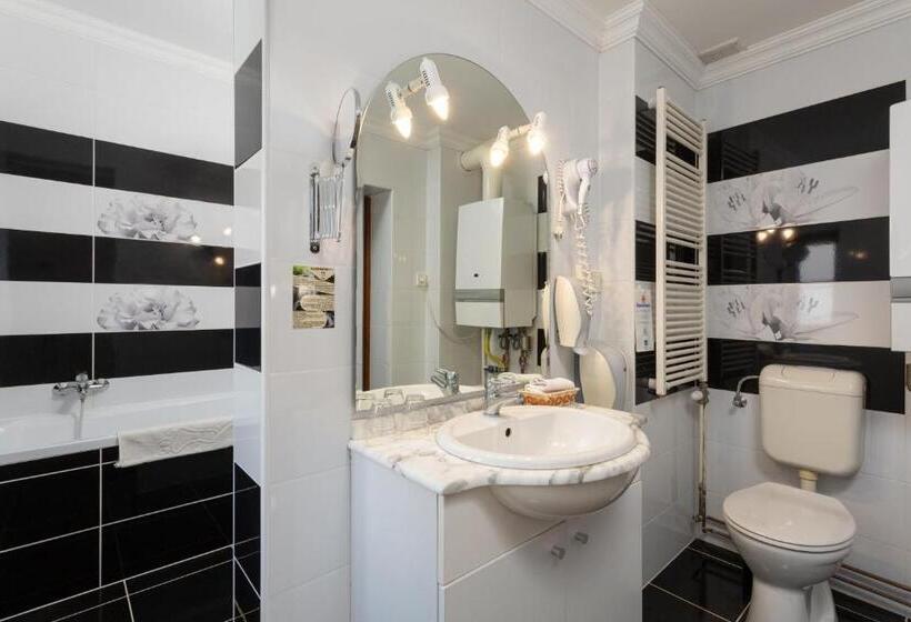 مبيت وإفطار Illés