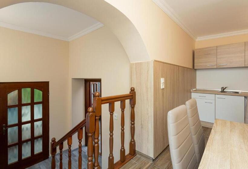 مبيت وإفطار Illés