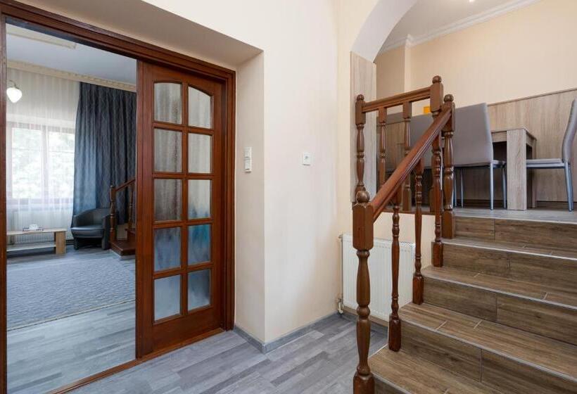 مبيت وإفطار Illés