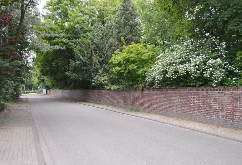 Отель B8 Voerde