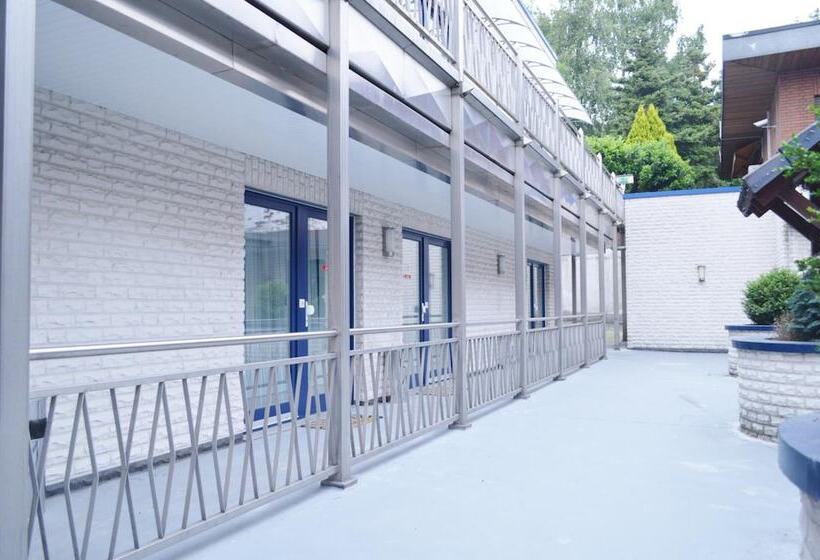 Отель B8 Voerde