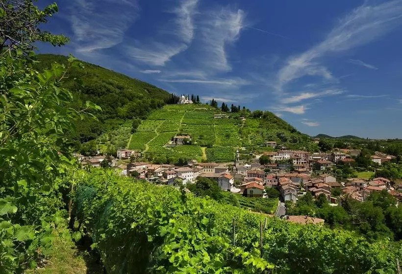 Aamiaismajoitus (B&B) Le Zitelle Di Ron