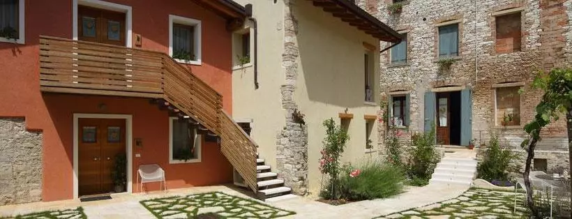 Aamiaismajoitus (B&B) Le Zitelle Di Ron