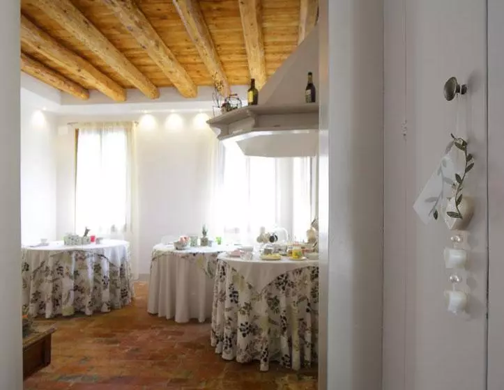 Aamiaismajoitus (B&B) Le Zitelle Di Ron