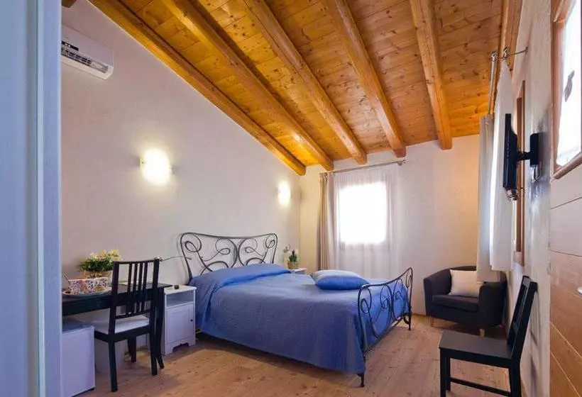 Aamiaismajoitus (B&B) Le Zitelle Di Ron