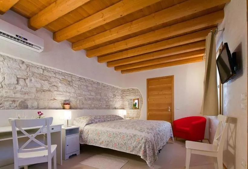 Aamiaismajoitus (B&B) Le Zitelle Di Ron