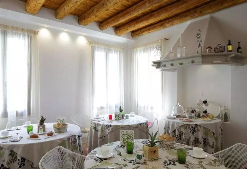 Aamiaismajoitus (B&B) Le Zitelle Di Ron