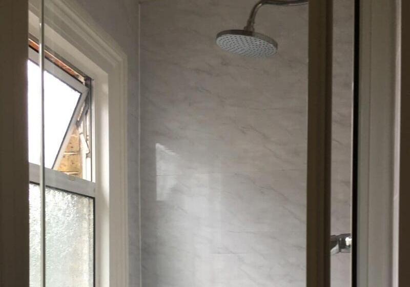 ベッドアンドブレックファースト The Bridge Inn