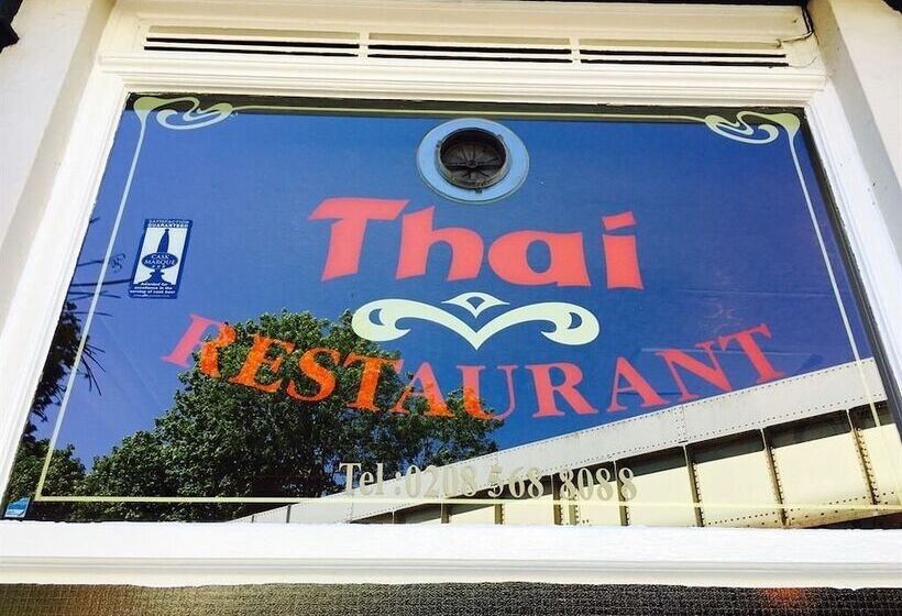 ベッドアンドブレックファースト The Bridge Inn