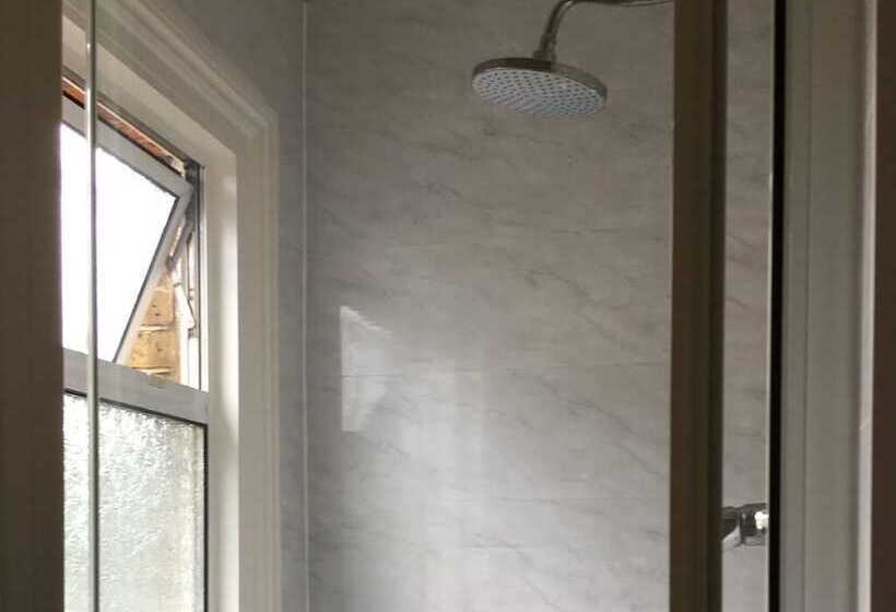 ベッドアンドブレックファースト The Bridge Inn